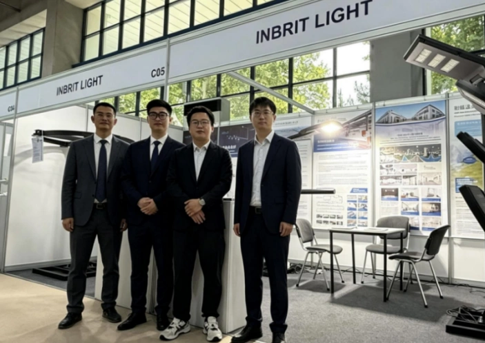 Triển lãm Tòa nhà Thông minh Tashkent | Inbrit Trưng bày Đèn đường Năng lượng Mặt trời, Đèn LED & Cột đèn