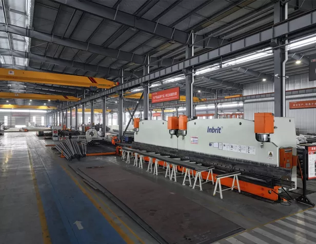 Trong ánh sáng rực rỡ của buổi trình diễn nhà máy